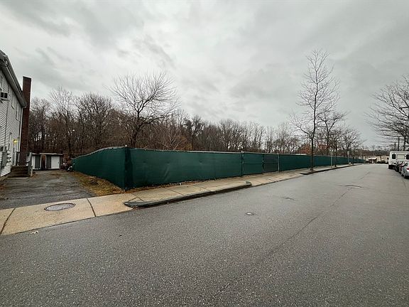 4th image of 74 Rumford Ave