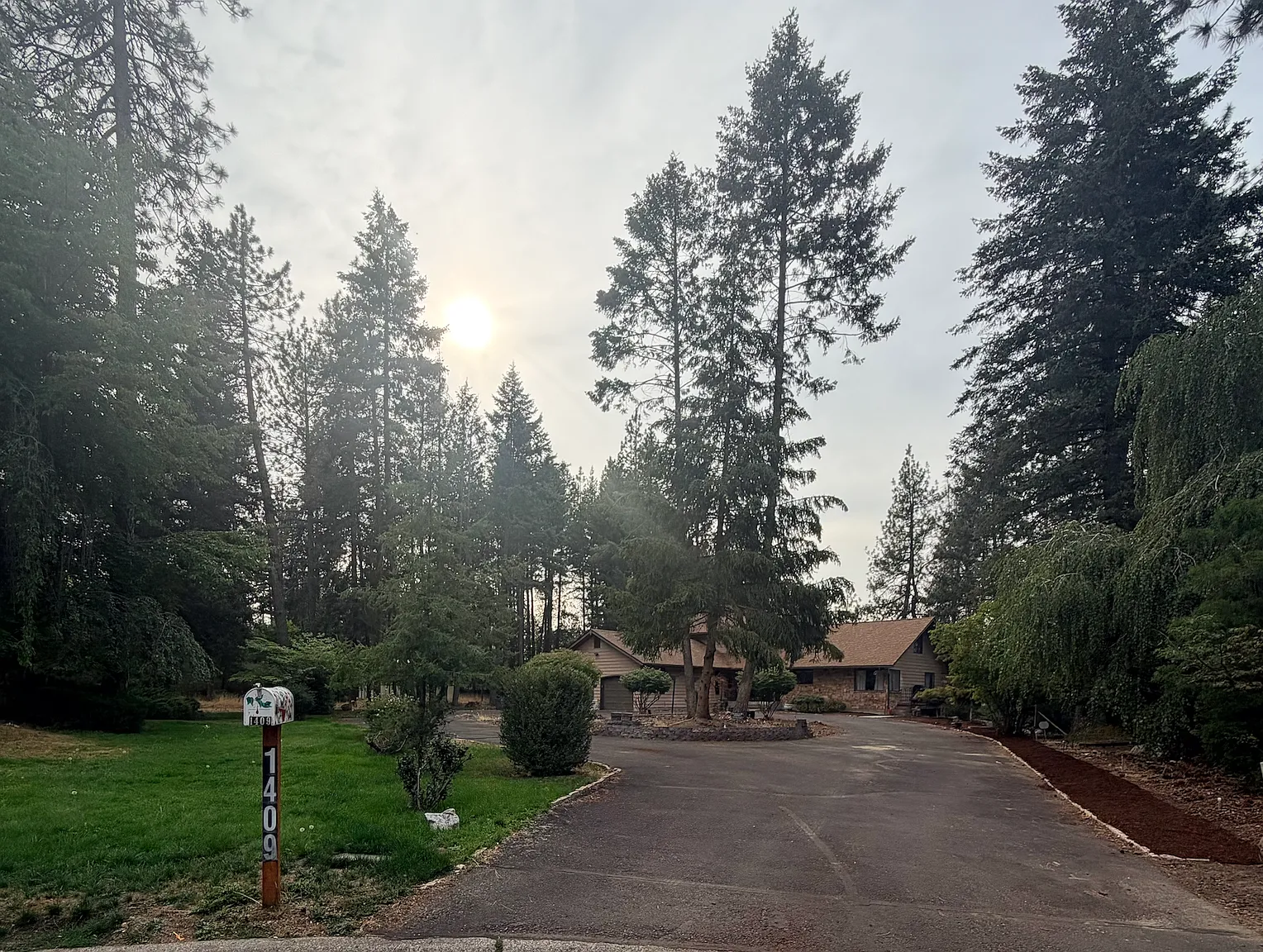 6 bed, 3.5 bath, 5524 sqft, $4,400 — Photo 1