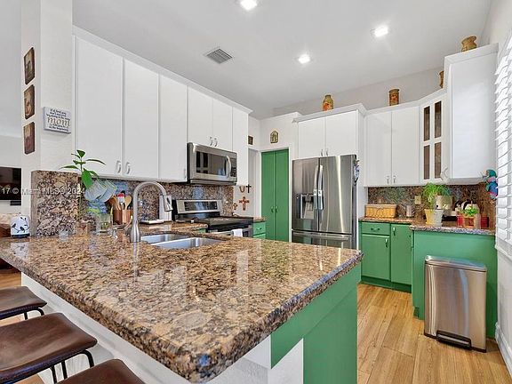 3rd image of 1745 Aspen Ln