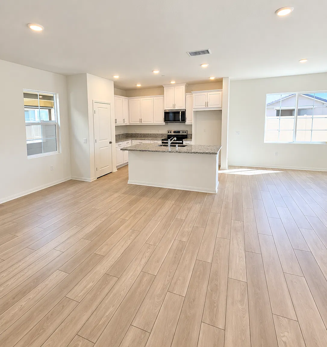 3 bed, 2.5 bath, 2076 sqft, $3,500 — Photo 3