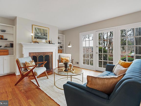4th image of 6807 Market Square Dr