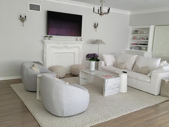 4th image of 1326 Londonderry View Dr #V