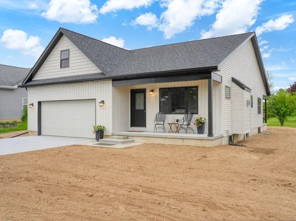 237 Ambler Dr, Brooklyn, MI 49230