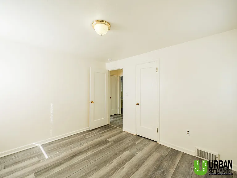 2427 W Walton Ave — Photo 16