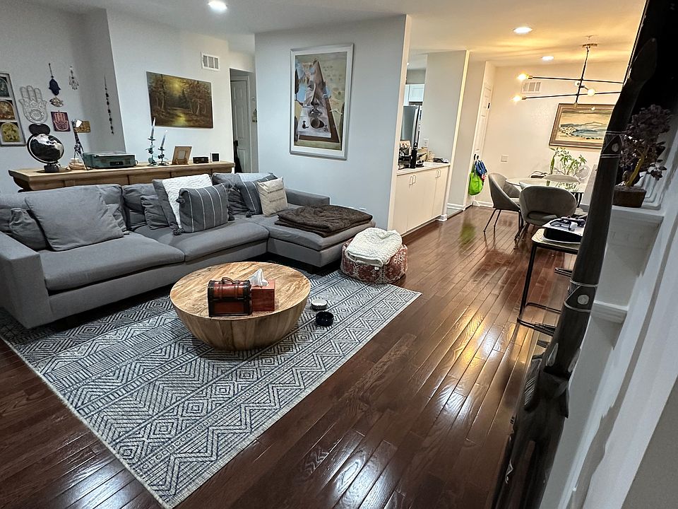 Livingroom with fireplace