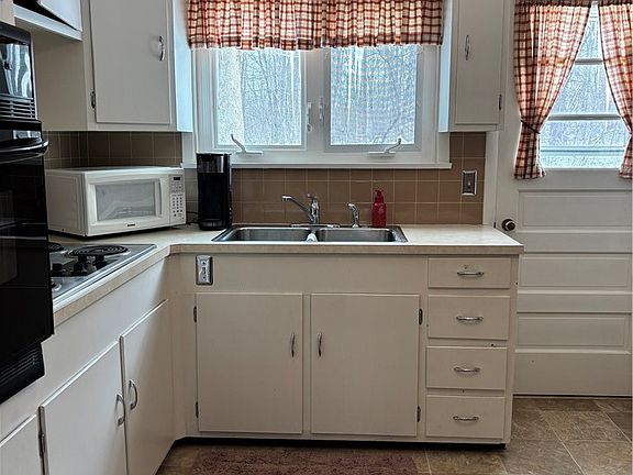 3rd image of 2806 Austinburg Rd