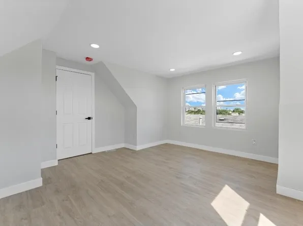 437 Bramhall Avenue image 13 of 26