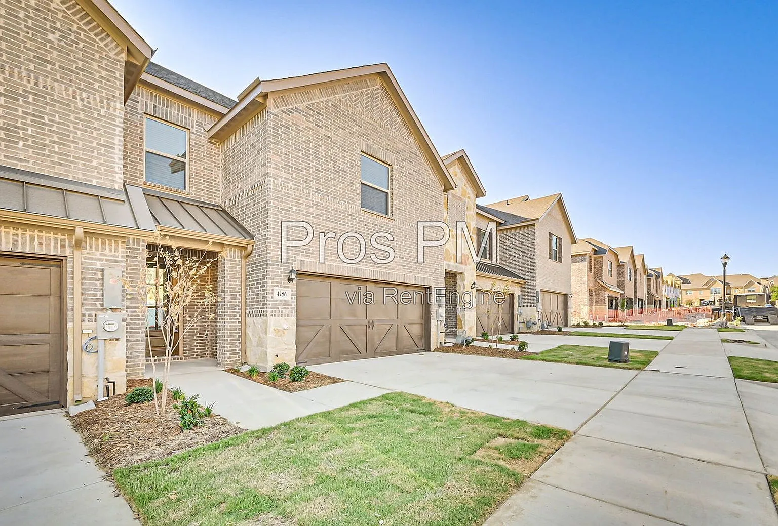 3 bed, 2.0 bath, 2189 sqft, $3,300 — Photo 2