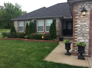 1137 S Rosedale Sq, Webb City, MO 64870
