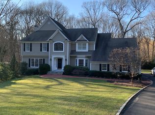 11 Shaker Hollow Rd, Setauket, NY 11733