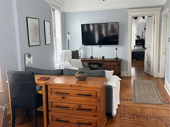 5th image of 983 52nd St
