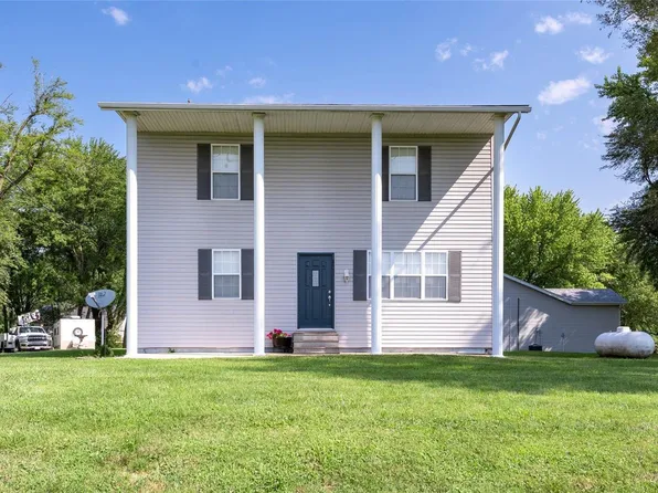 8951 E Kirsch Rd, Troy, IL 62294