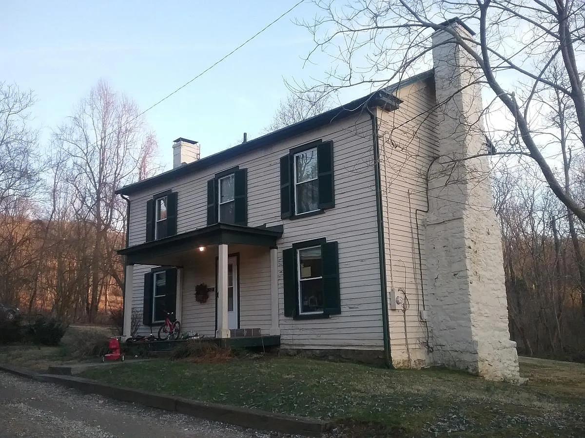 3 bed, 1336 sqft, $2,100 — Photo 1