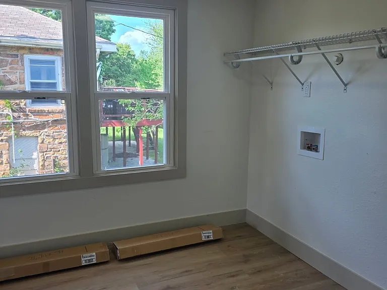 815 N Wilson Ave — Photo 3