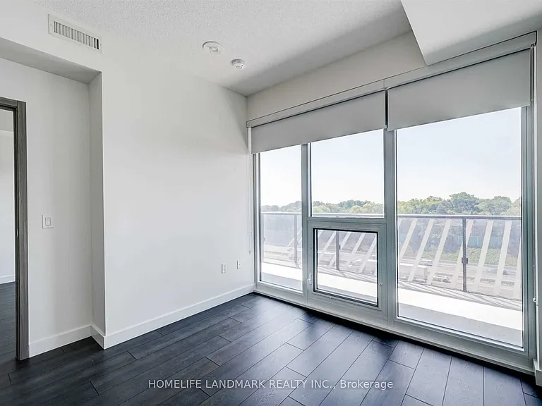 85 McMahon Dr #905 — Photo 10