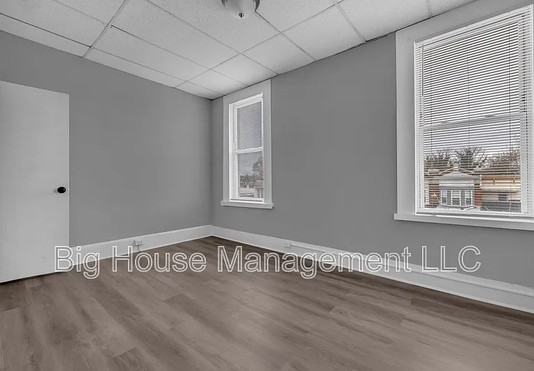 339 E 25th St #3 — Photo 7