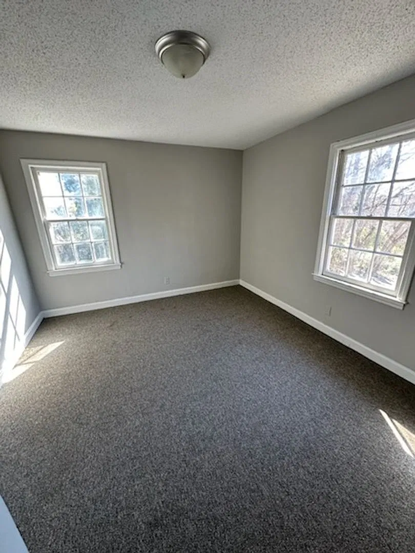1439 Clark Avenue Apt D — Photo 2