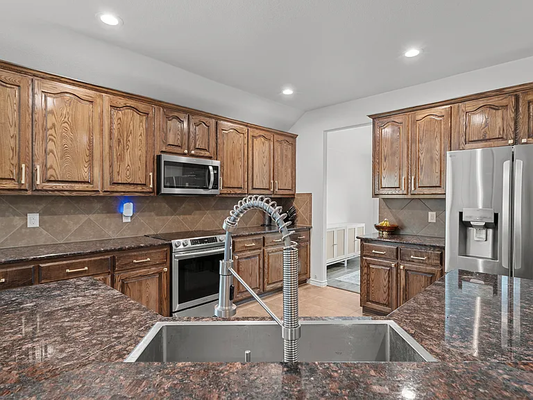 1024 Hidden Creek Dr — Photo 7
