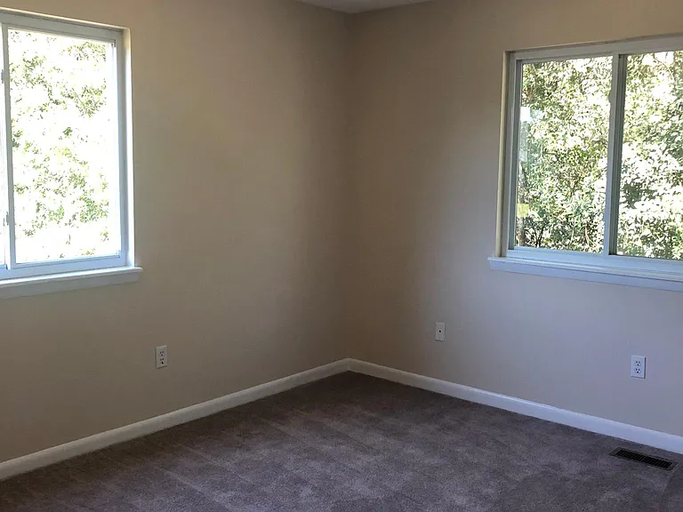 142 King Edward Way — Photo 9