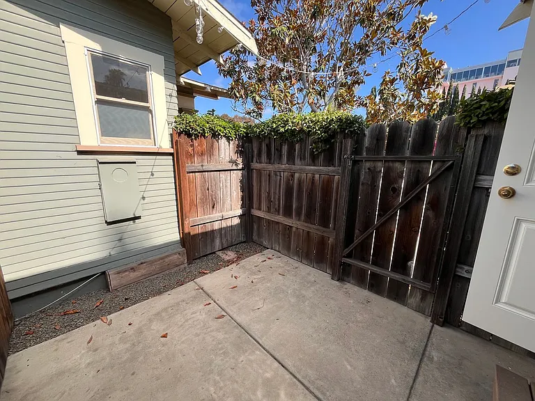 3934-3936 Goldfinch St — Photo 15