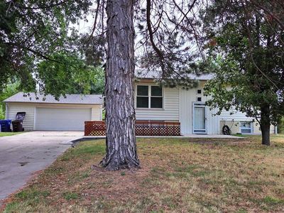 214 S Goering Ave, Moundridge, KS, 67107