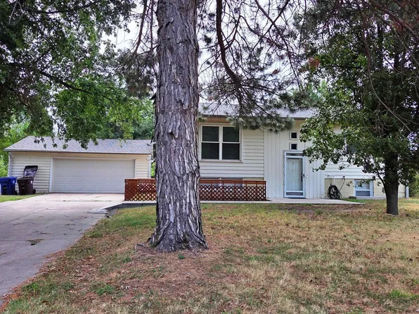 214 S Goering Ave, Moundridge, KS 67107