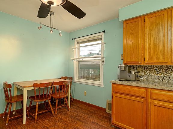 4th image of 2919 Wellington Ave