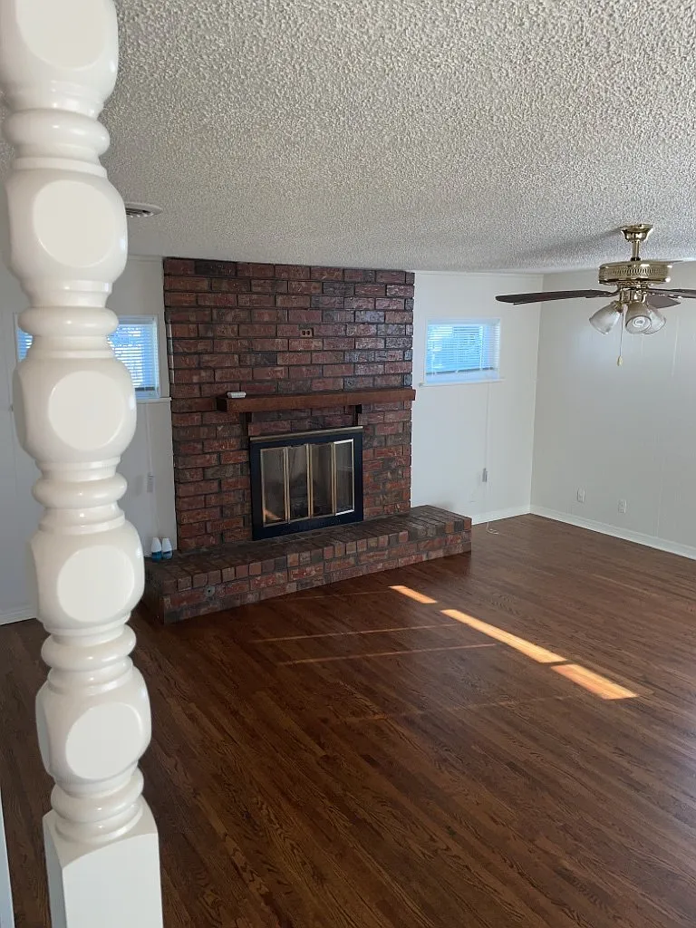 2 bed, 1.0 bath, 1260 sqft, $1,145 — Photo 2