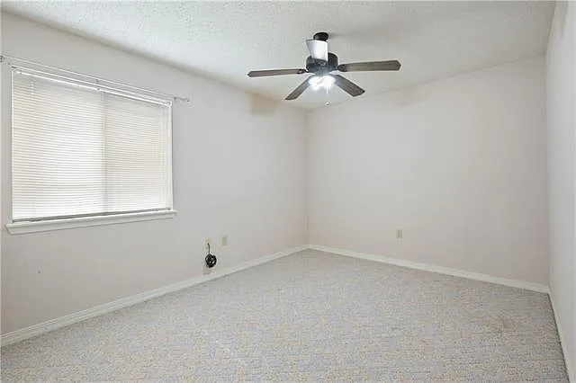 117 S Queens Dr — Photo 12