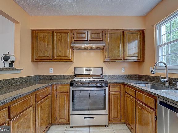 5th image of 894 Bayridge Dr