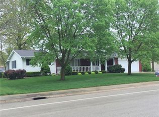 1909 Reynolds Dr, Charleston, IL