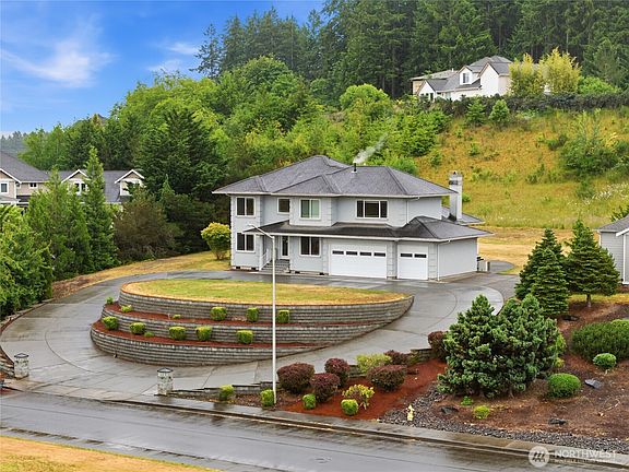 2nd image of 9347 Piperhill Drive SE