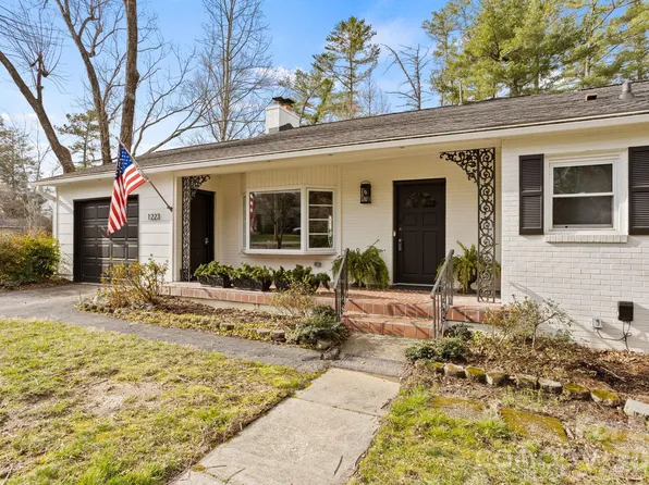 1223 Oakland St, Hendersonville, NC 28792