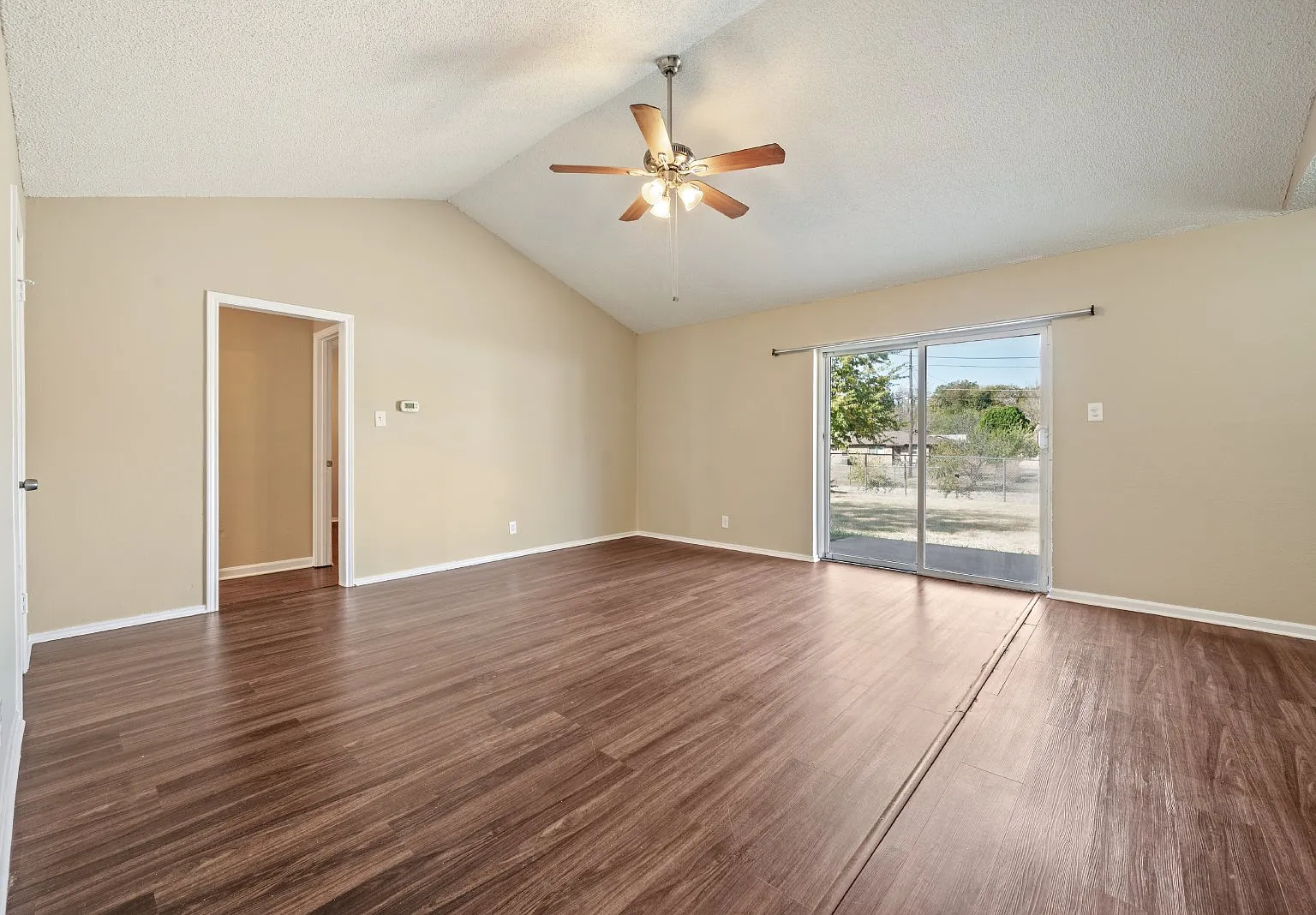 3 bed, 1.5 bath, 1091 sqft, $1,750 — Photo 3