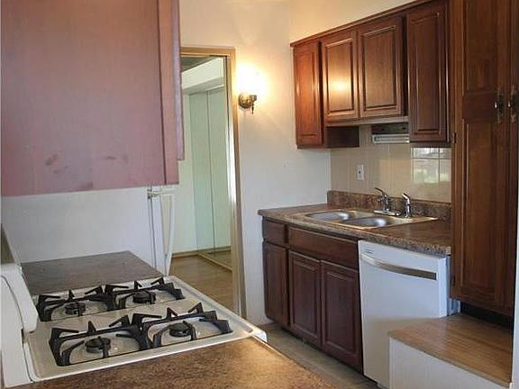 4th image of 11050 Perham Dr