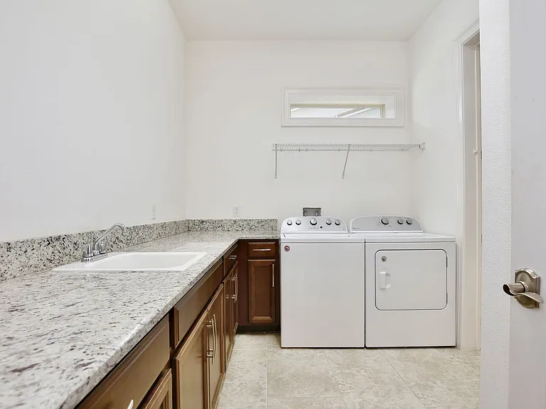 10822 Mobberley Cir — Photo 34