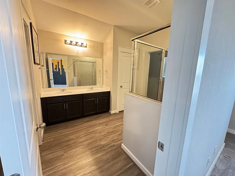 2328 Calvert Dr — Photo 24