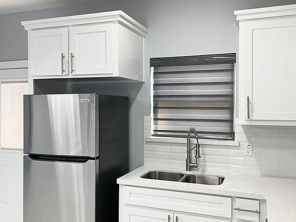 4th image of 1013 Abby St #3