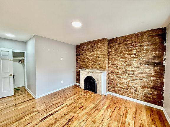 4th image of 330 Halsey St #2