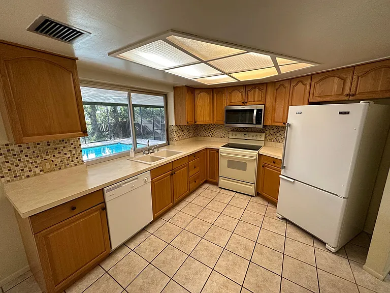 1939 Arvis Cir W — Photo 9