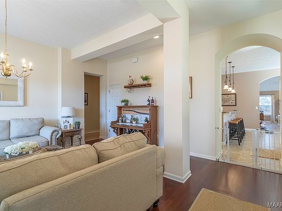 4th image of 612 Stoneybrooke Way