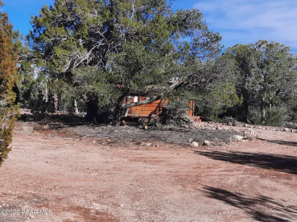 52151 N El Gallo Ln, Seligman, AZ 86337