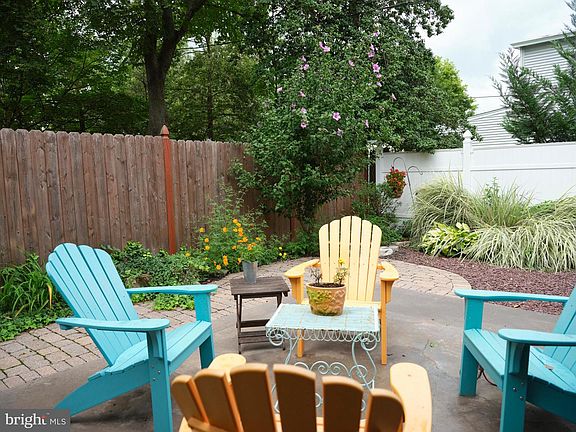 5th image of 82 Delevan St