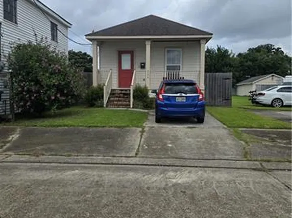 329 12th St, Gretna, LA 70053