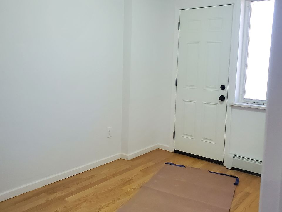 1st image of 226 Bay 22nd St Floor 1