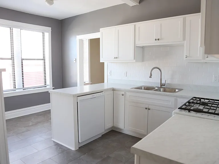 5210 Bancroft Ave #2W — Photo 3