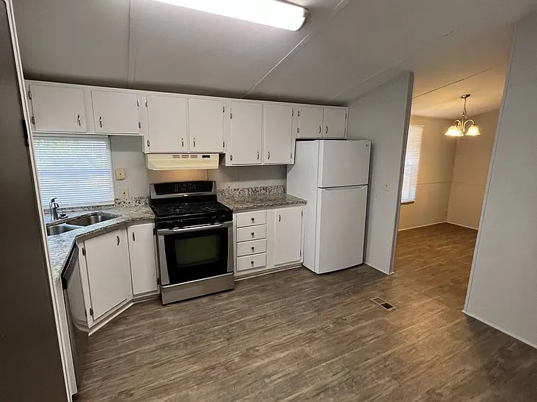 3700 Ash Dr — Photo 5