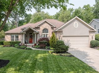 126 Timber Ridge Dr, Elyria, OH 44035