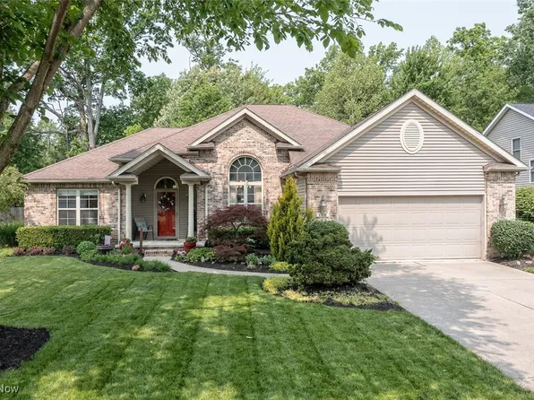126 Timber Ridge Dr, Elyria, OH 44035