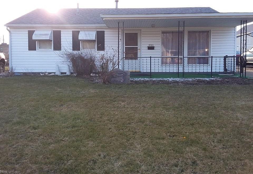 2nd image of 1923 Holland Ct SW